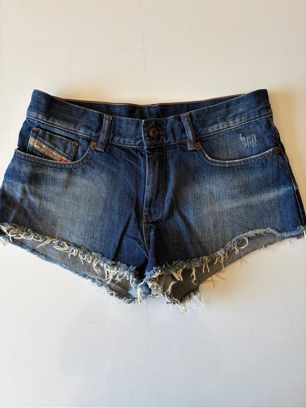 Diesel industry cotton medium wash distressed denim shorts women’s 26 2” inseam